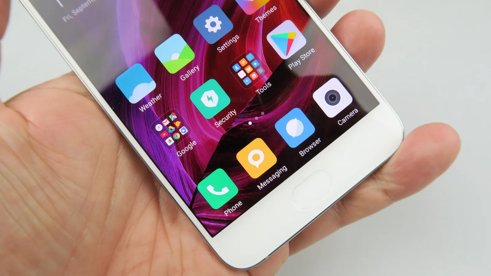 Xiaomi Mi 6: Display super luminos, viu colorat