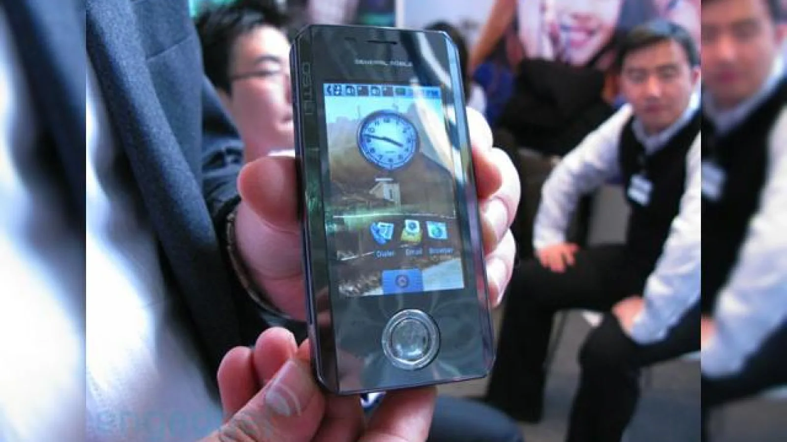 General Mobile DSTL1, un telefon Android superb