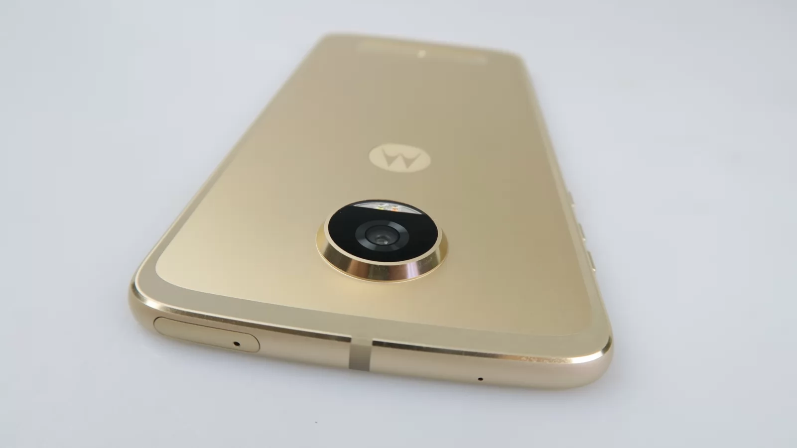 Motorola Moto Z2 Play Review