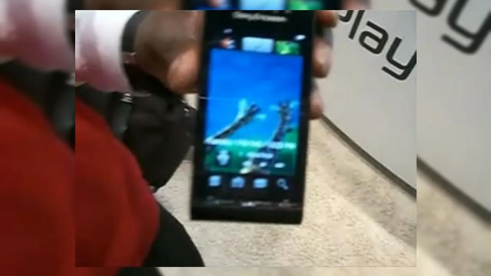 Sony Ericsson Idou in actiune, telefonul cu camera de 12 megapixeli surprinde placut (Video)