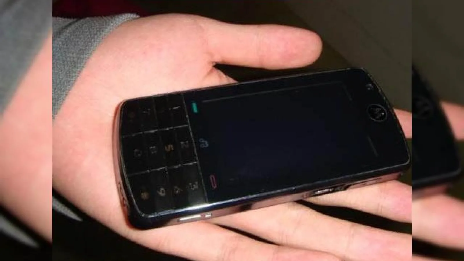 Un nou telefon Motorola ROKR scapa pe web, E11, E12?