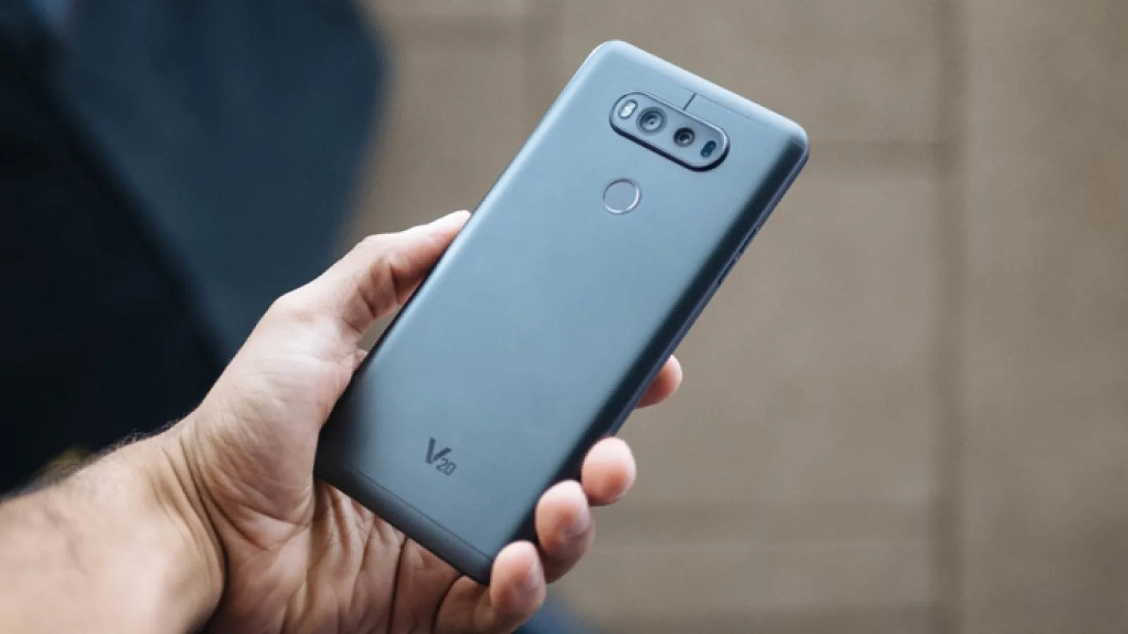 LG V20 primește o reducere de 13% pe QuickMobile.ro! Costă 1.569 lei în acest moment