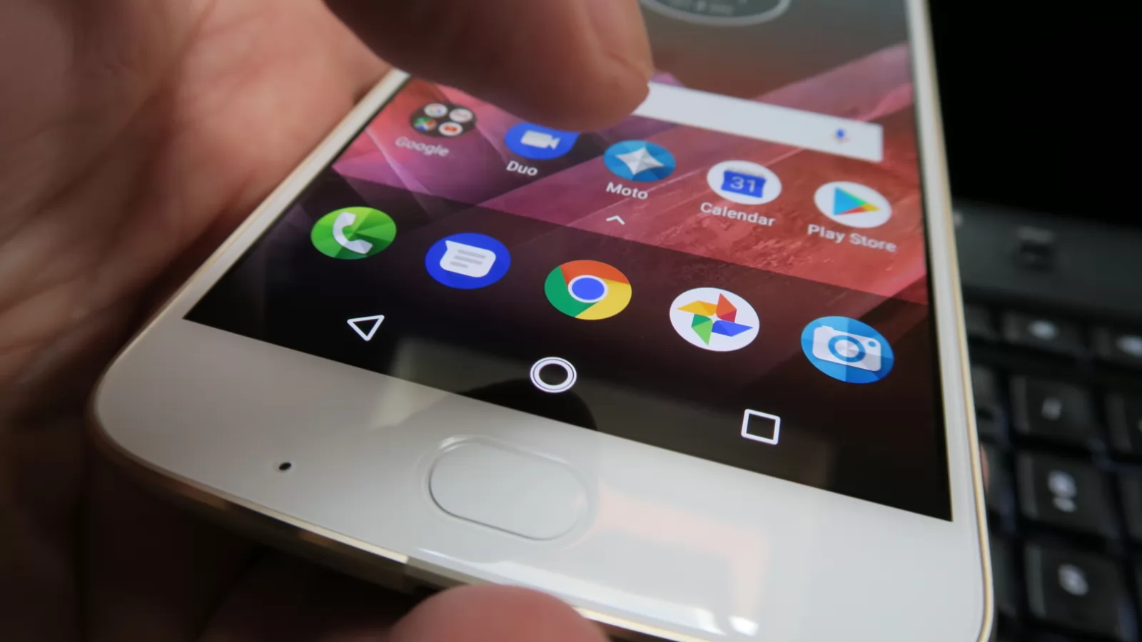 Motorola Moto Z2 Play: Baterie destul de generoasă, mai ales la aşa talie