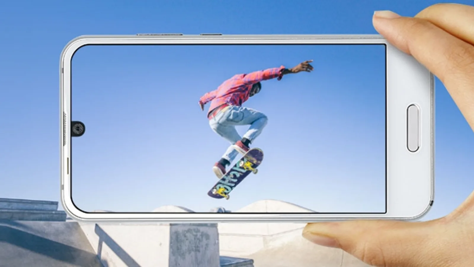 Sharp Aquos R Compact este anunţat oficial, dă senzaţia de "Essential Phone cu bărbie"