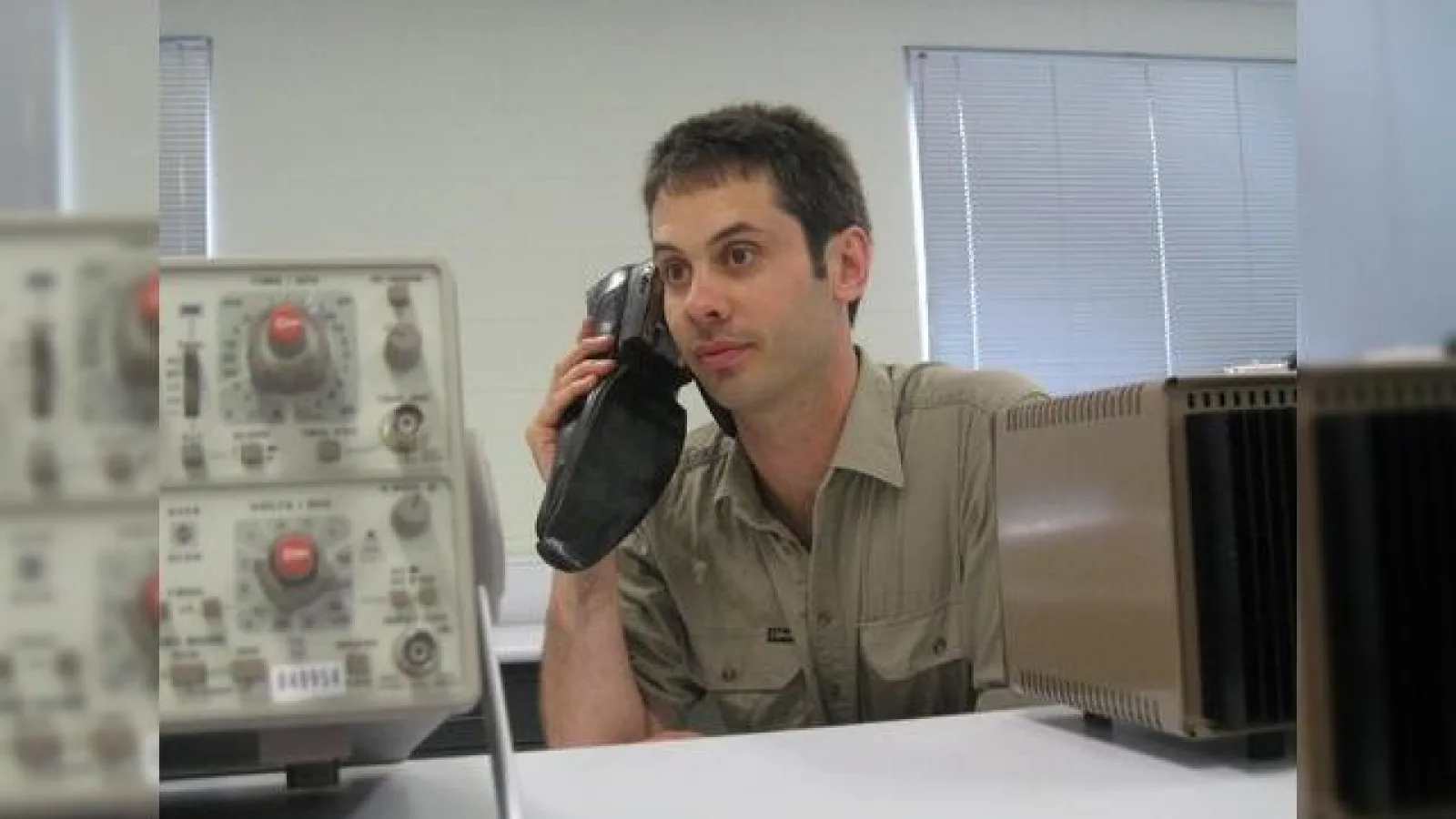 Telefonul pantof, ideal pentru criza economica