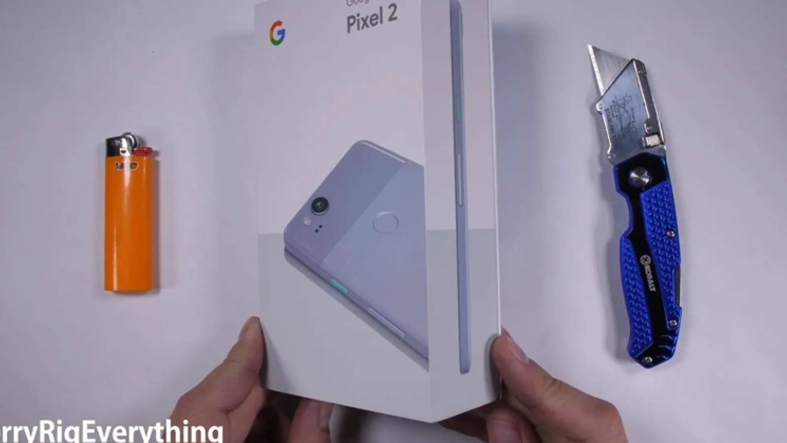 Google Pixel 2 se îndoaie la testele de rezistenţă ale lui JerryRigEverything; Vedem cum stă şi la ardere şi zgâriere (Video)