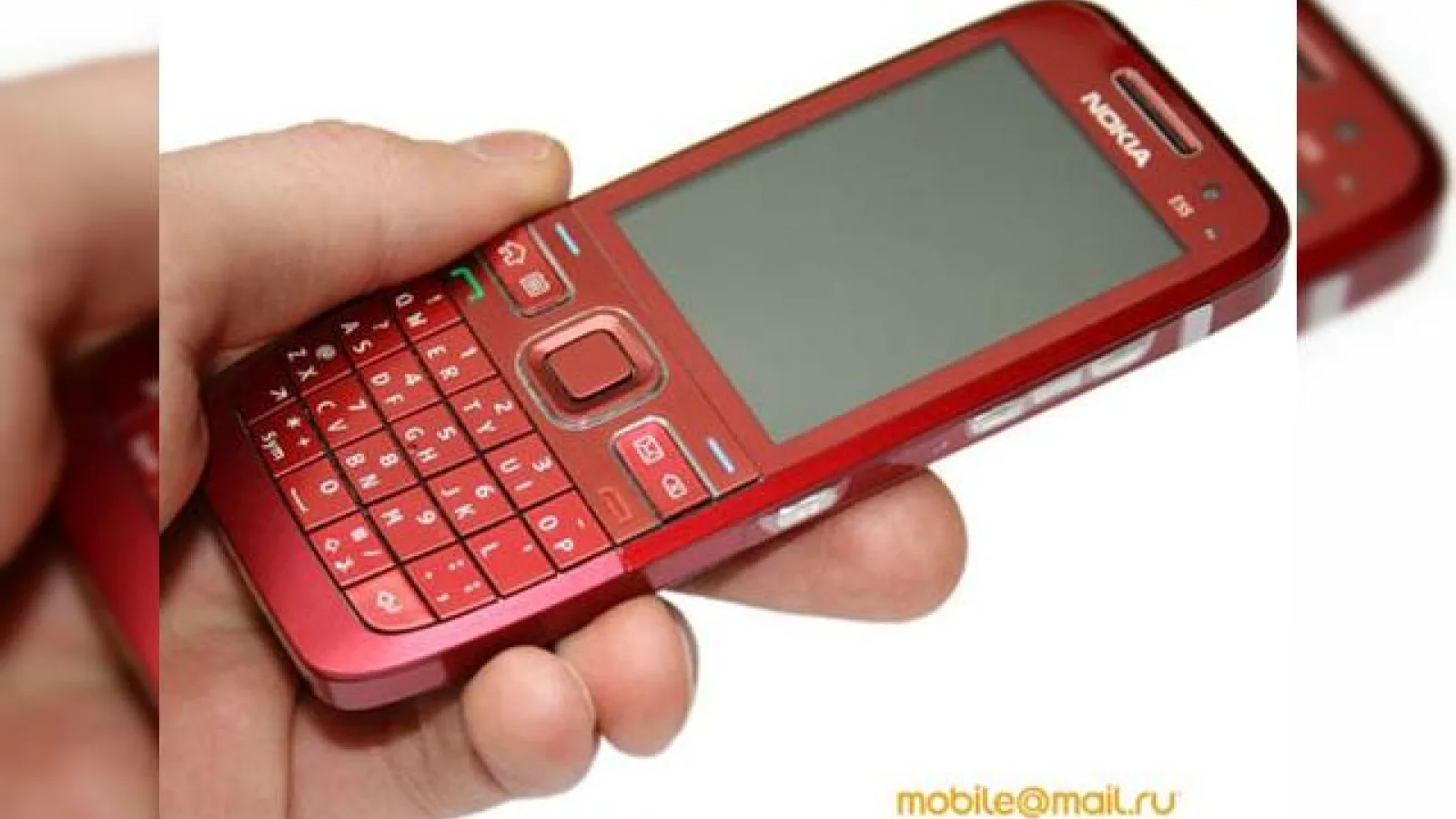Nokia E55 va fi disponibil si intr-o varianta rosie