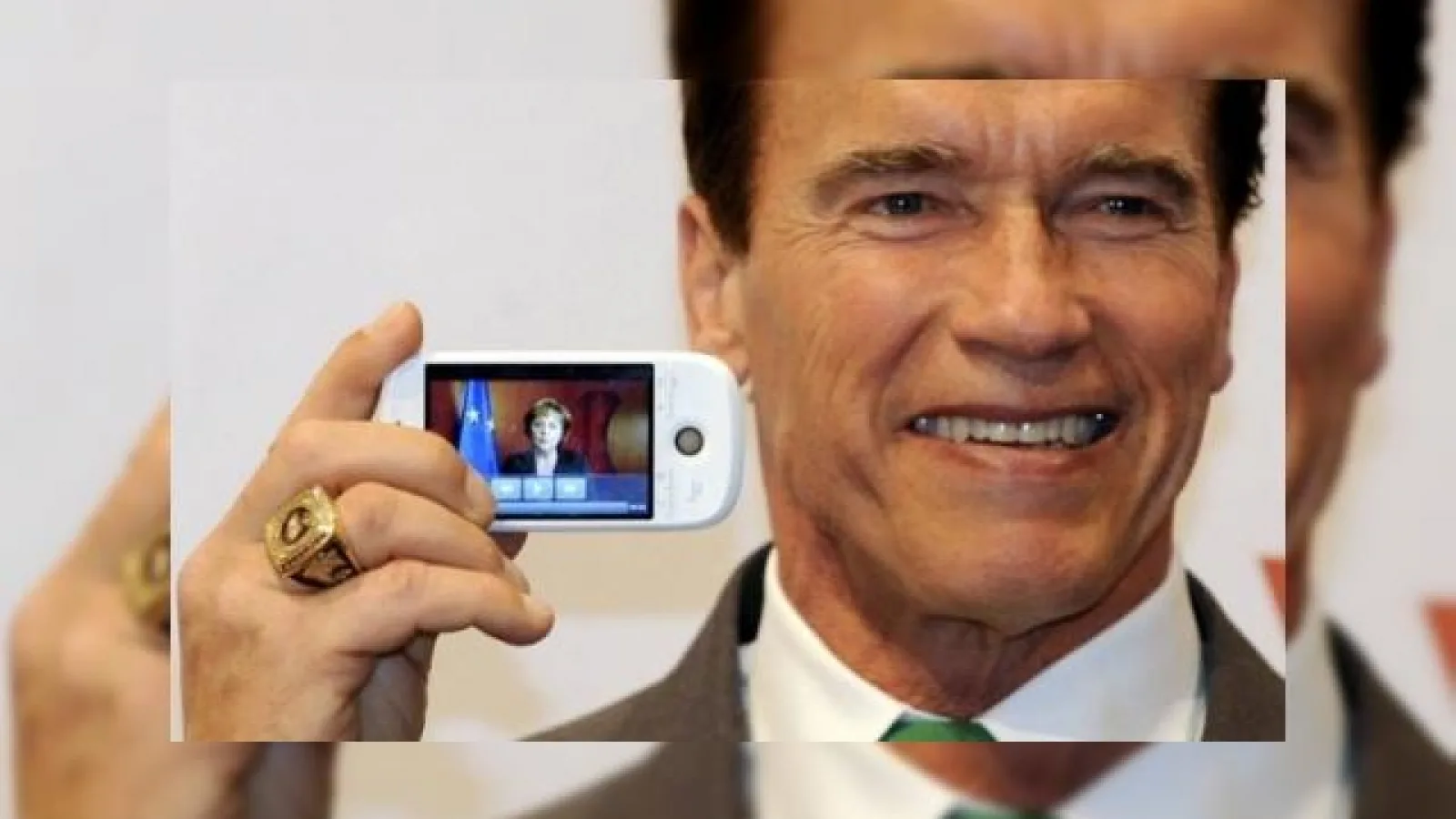 HTC Magic, surprins in mana lui Arnold Schwarzenegger