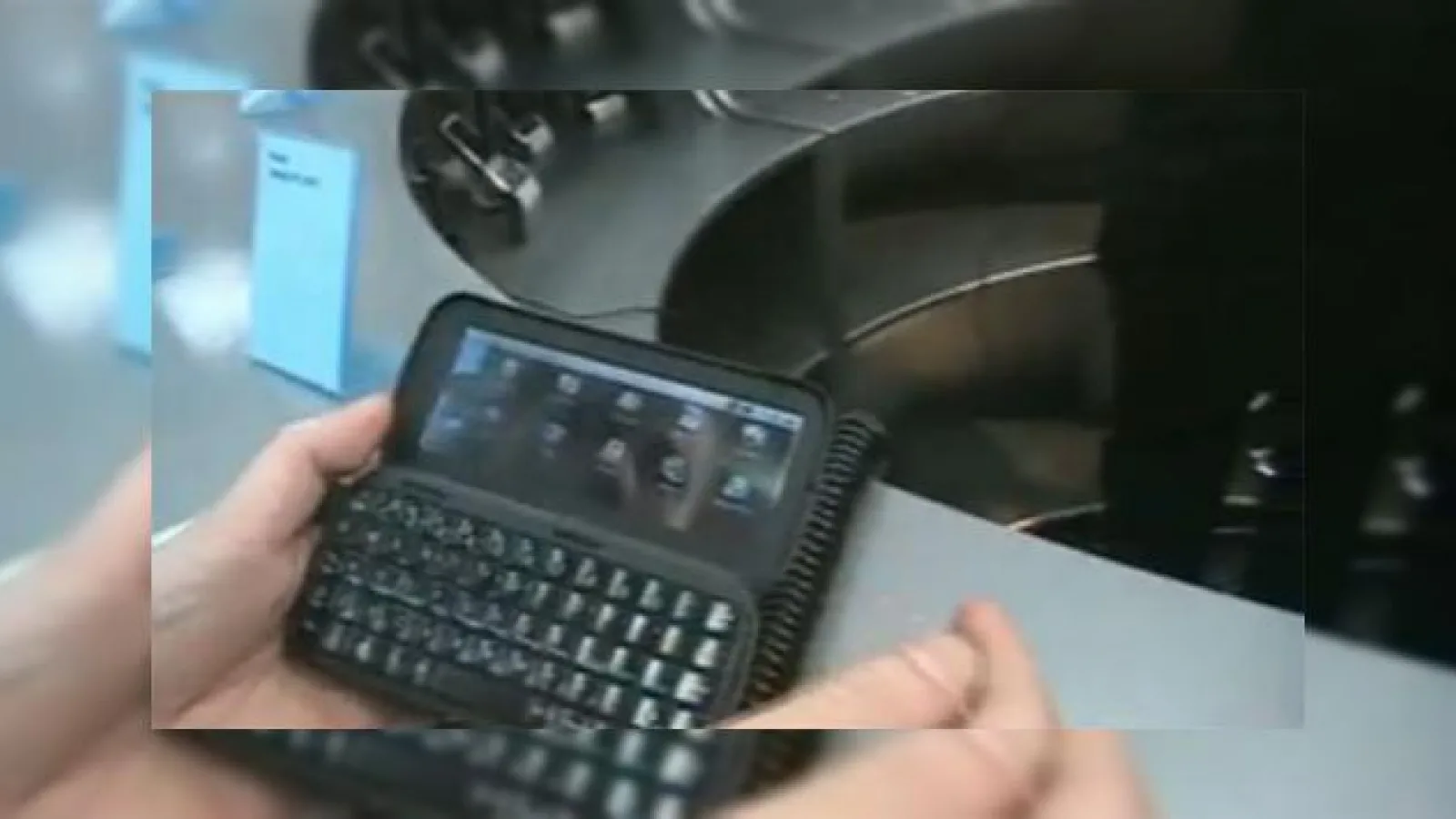 Smartphone-ul Road Handy S101 ruleaza Android (Video)