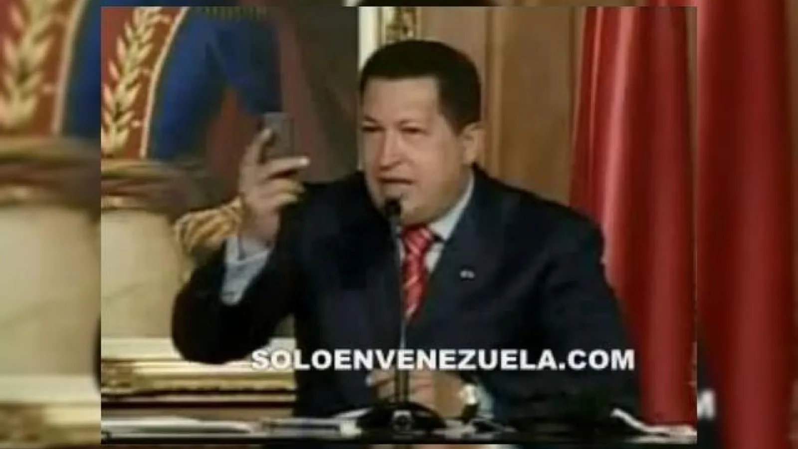 Presedintele venezuelean Chavez prezinta noi telefoane ieftine, de 14 dolari
