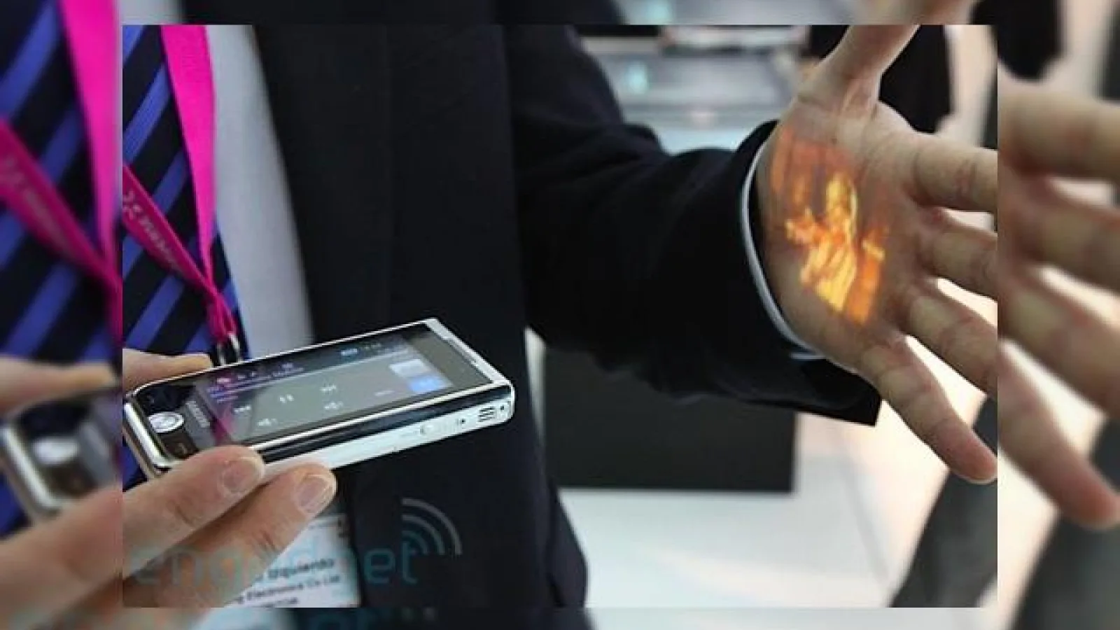 Informatii proaspete despre proiectorul Samsung MPB200 si telefonul-proiector i7410