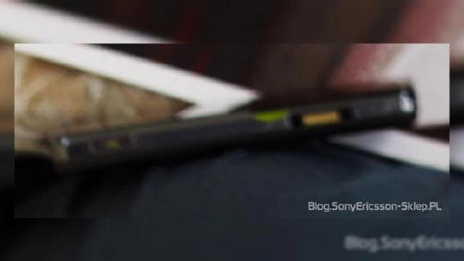 Sony Ericsson Twiggy pozat "pe viu"