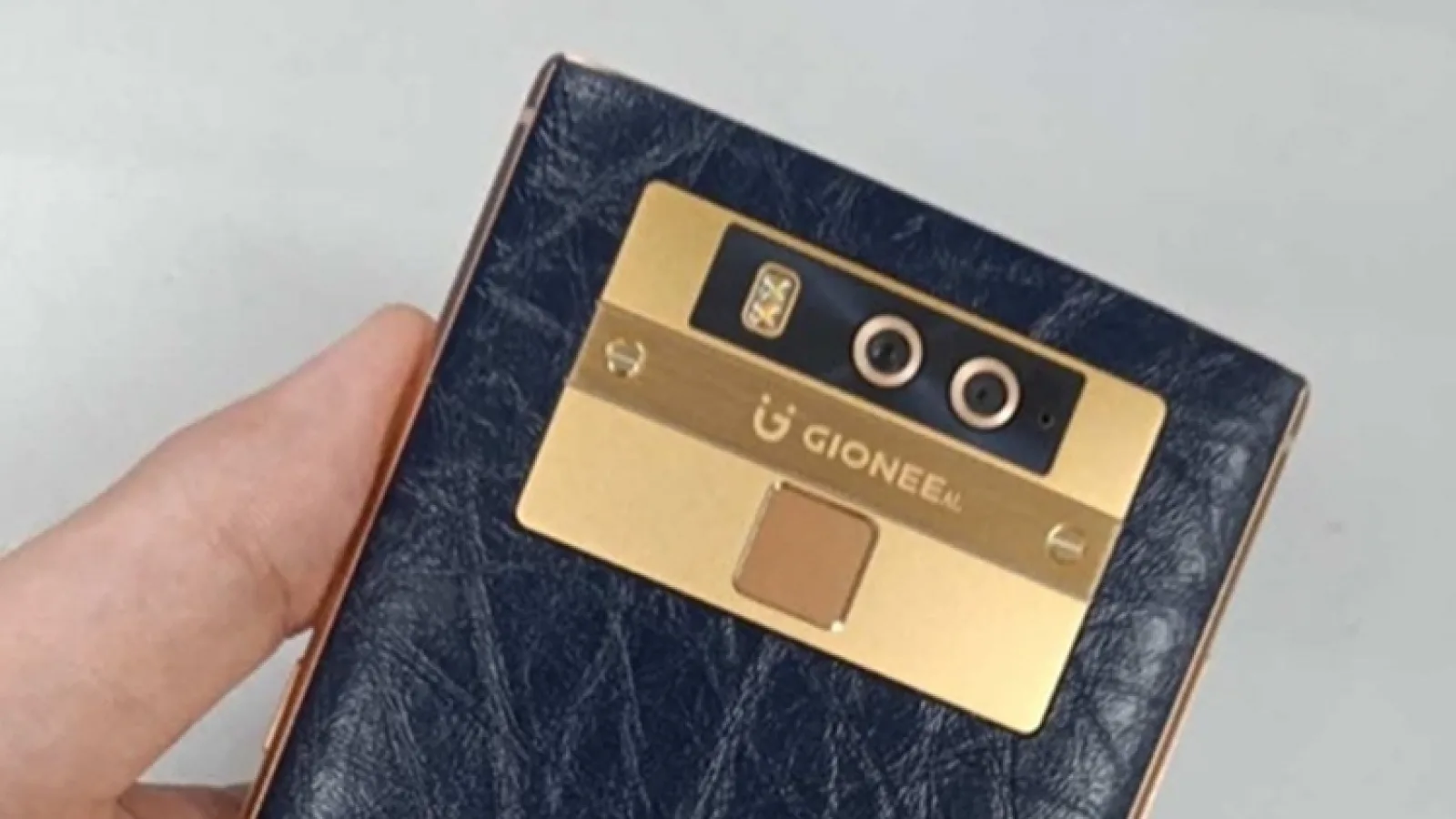 Gionee M7 Plus își prezintă ecranul 18:9 și panoul spate din piele în două fotografii reale