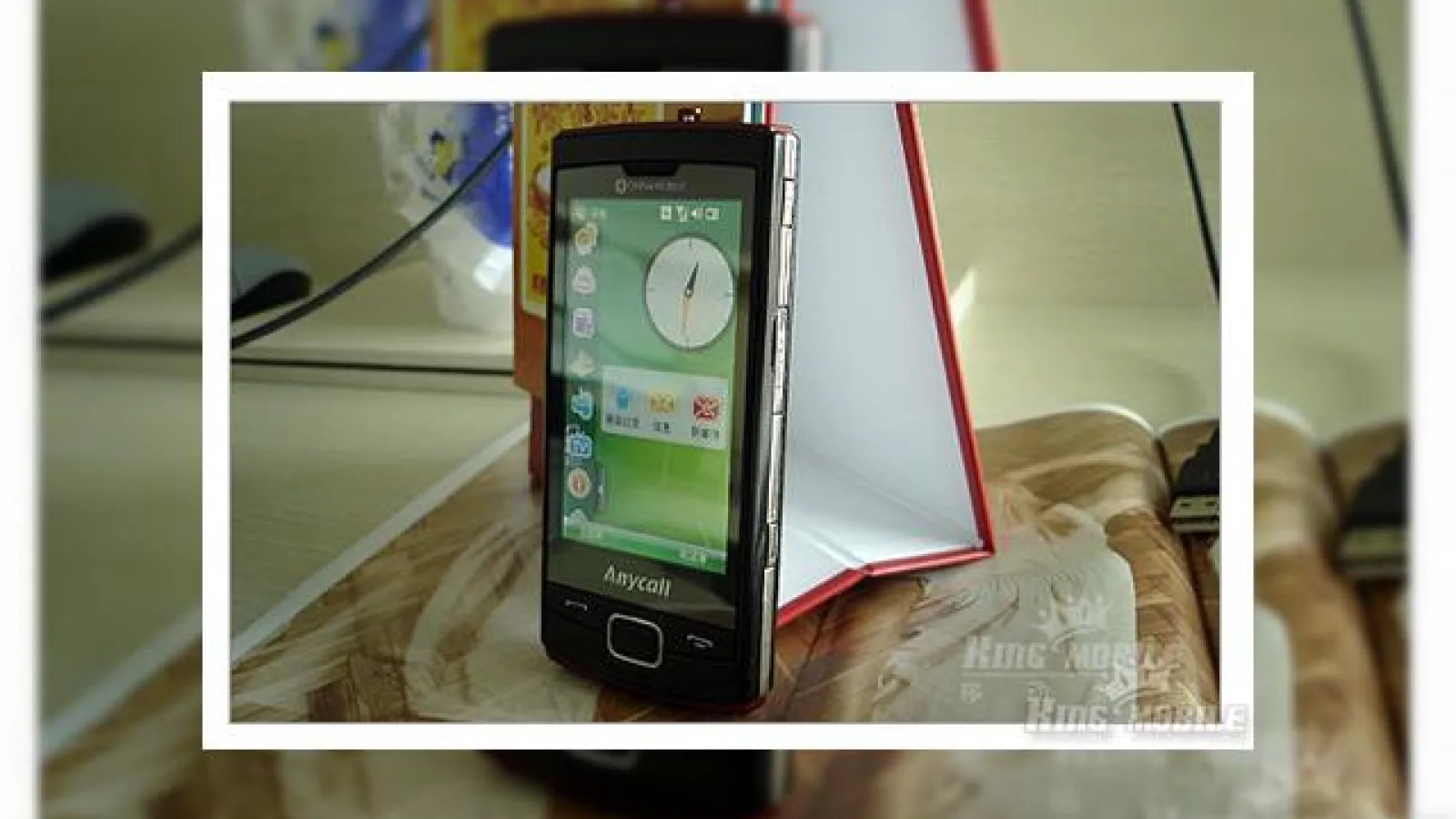 Samsung B7300, fotografiat in premiera, dotat cu Windows Mobile 6.1