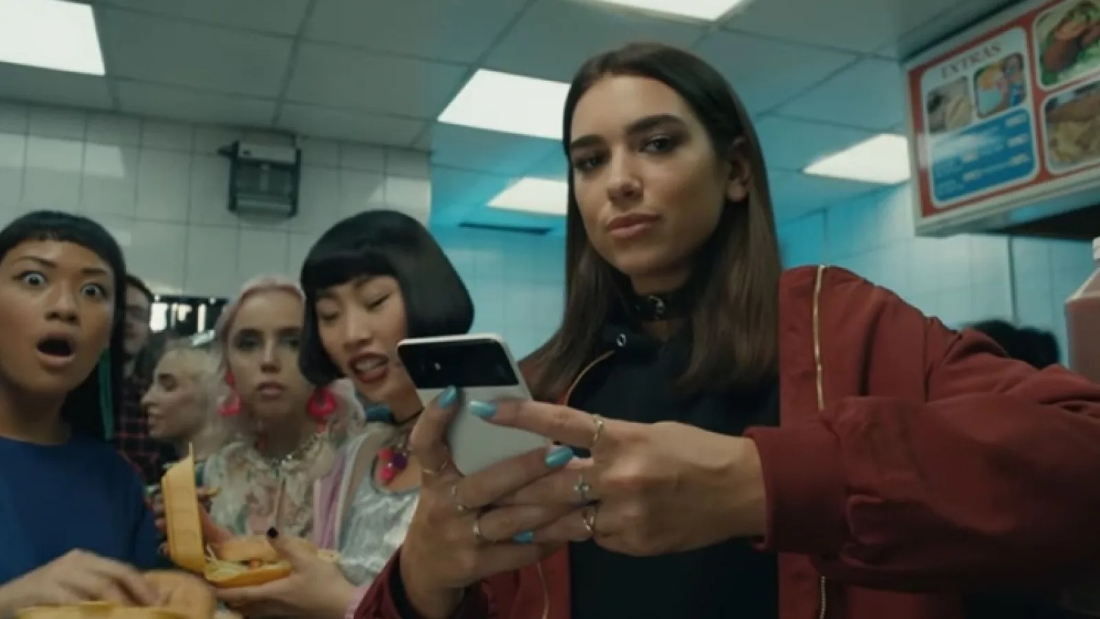 Google Pixel 2 primeşte o nouă reclamă axată pe avantajele lui Google Assistant, Google Photos şi camera de top