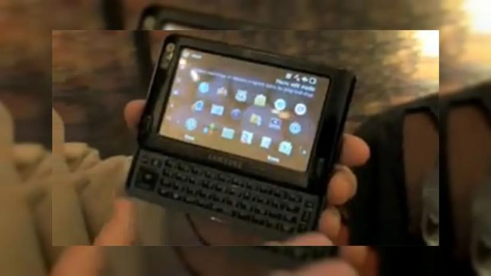 Samsung Mondi isi prezinta functiile si dotarile (Video)