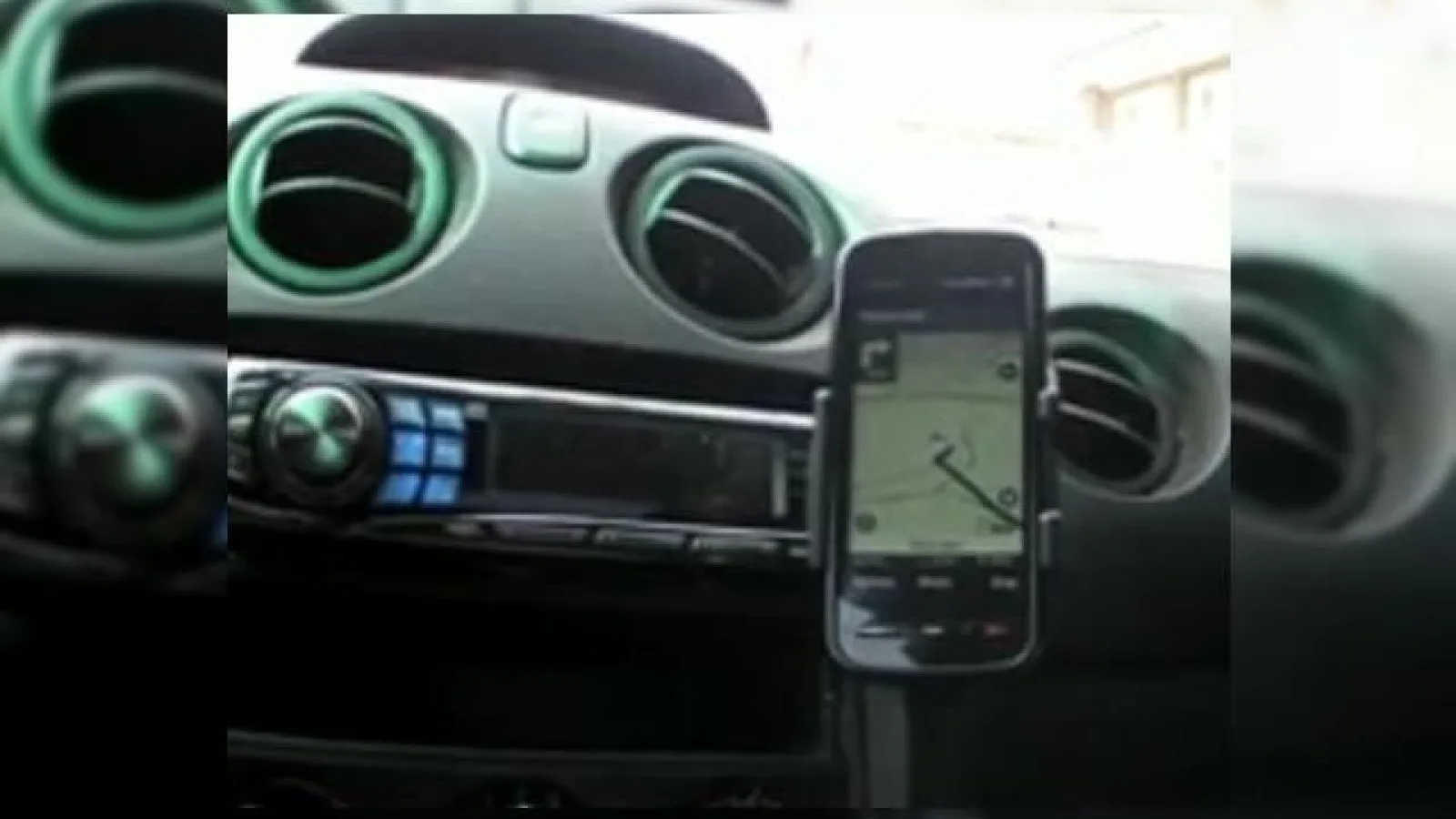Car kitul Nokia 5800 Proclip este analizat (Video)