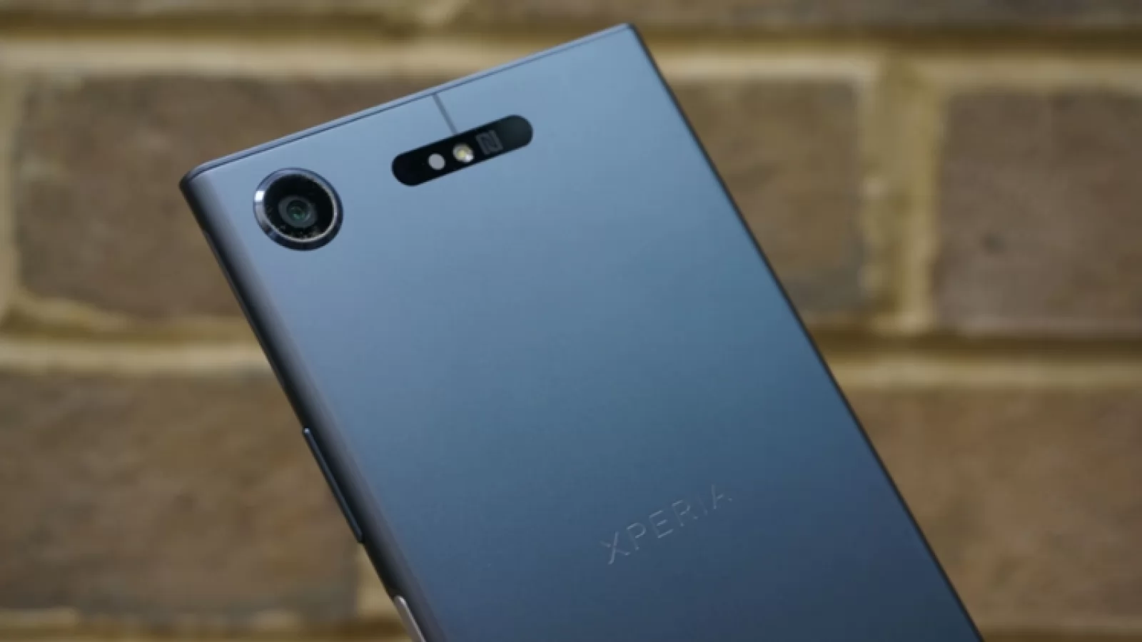 Turul Magazinelor #324: Huse noi pentru iPhone X, inclusiv din piele, Xperia XZ1 la reducere bună, ceas smart super ieftin şi ochelari de schi