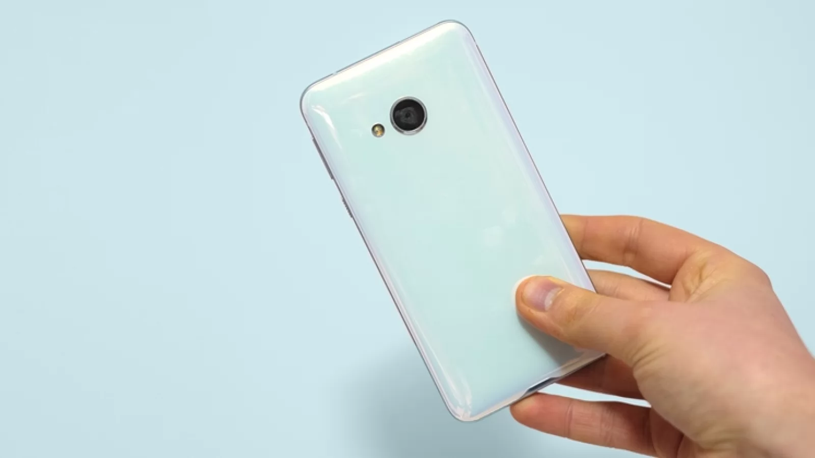 Turul Magazinelor #337: HTC U Play la reducere uriaşă faţă de debut, cameră video Mio la preţ bun şi boxe Genius care sparg pereţii
