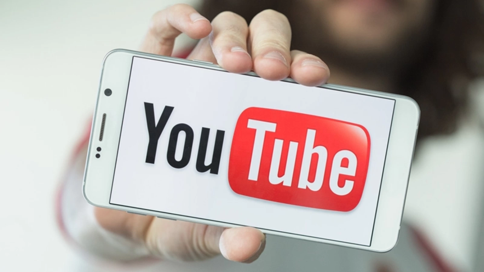 Google face aluzie la ideea unui telefon YouTube Edition cu Android; cere părerea publicului prin sondaje