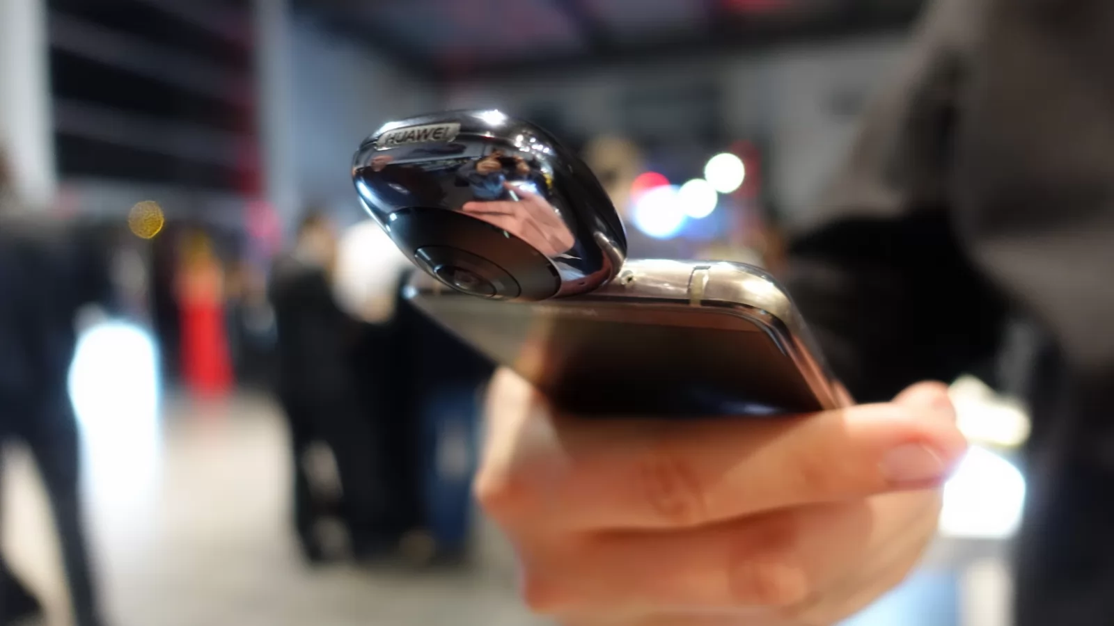 Huawei 360 Camera Hands-on: un accesoriu mic şi util pentru captura panoramică la 360 grade pe terminalele cu port USB-C (Video)