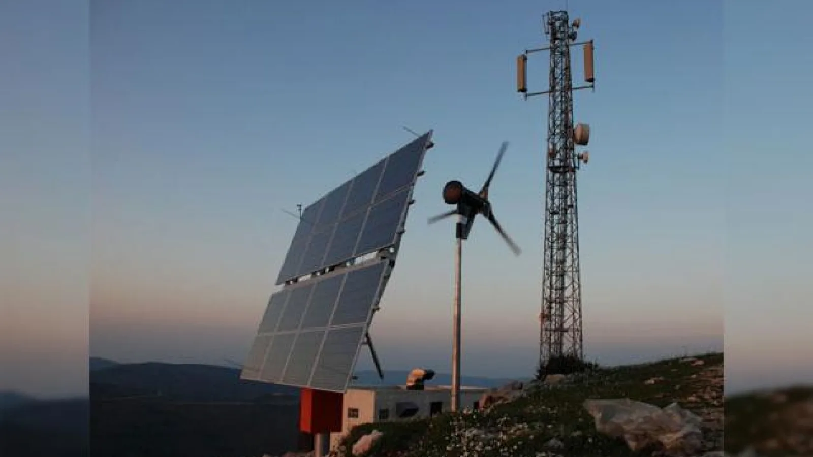 Un operator turc foloseste o statie de amplificare pe baza de energie eoliana