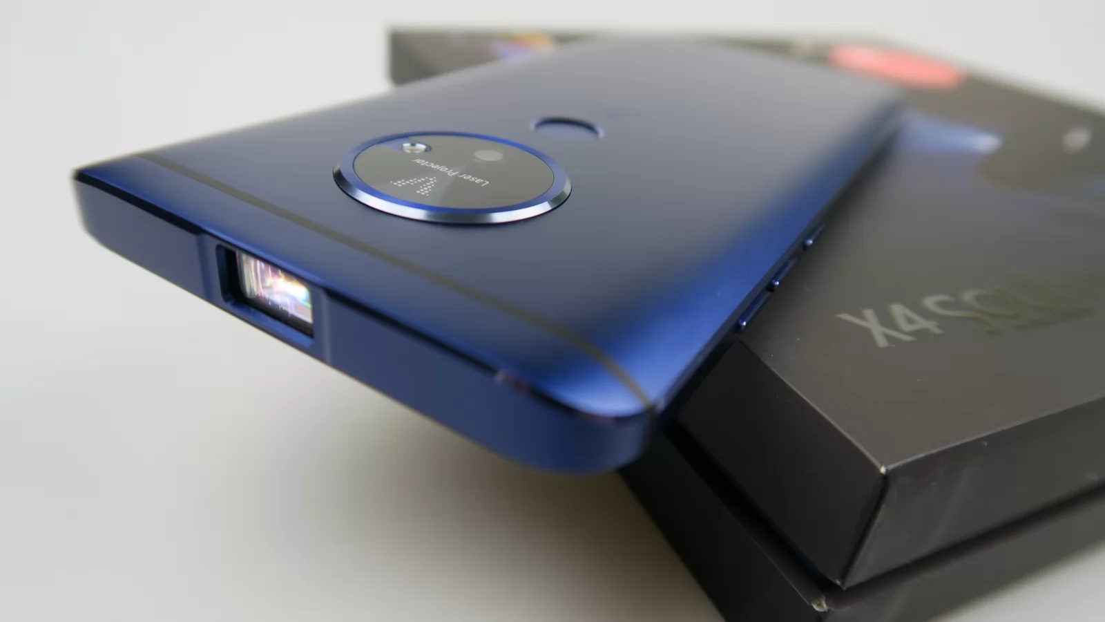 Allview X4 Soul Vision: Hardware de battery phone, midranger bun