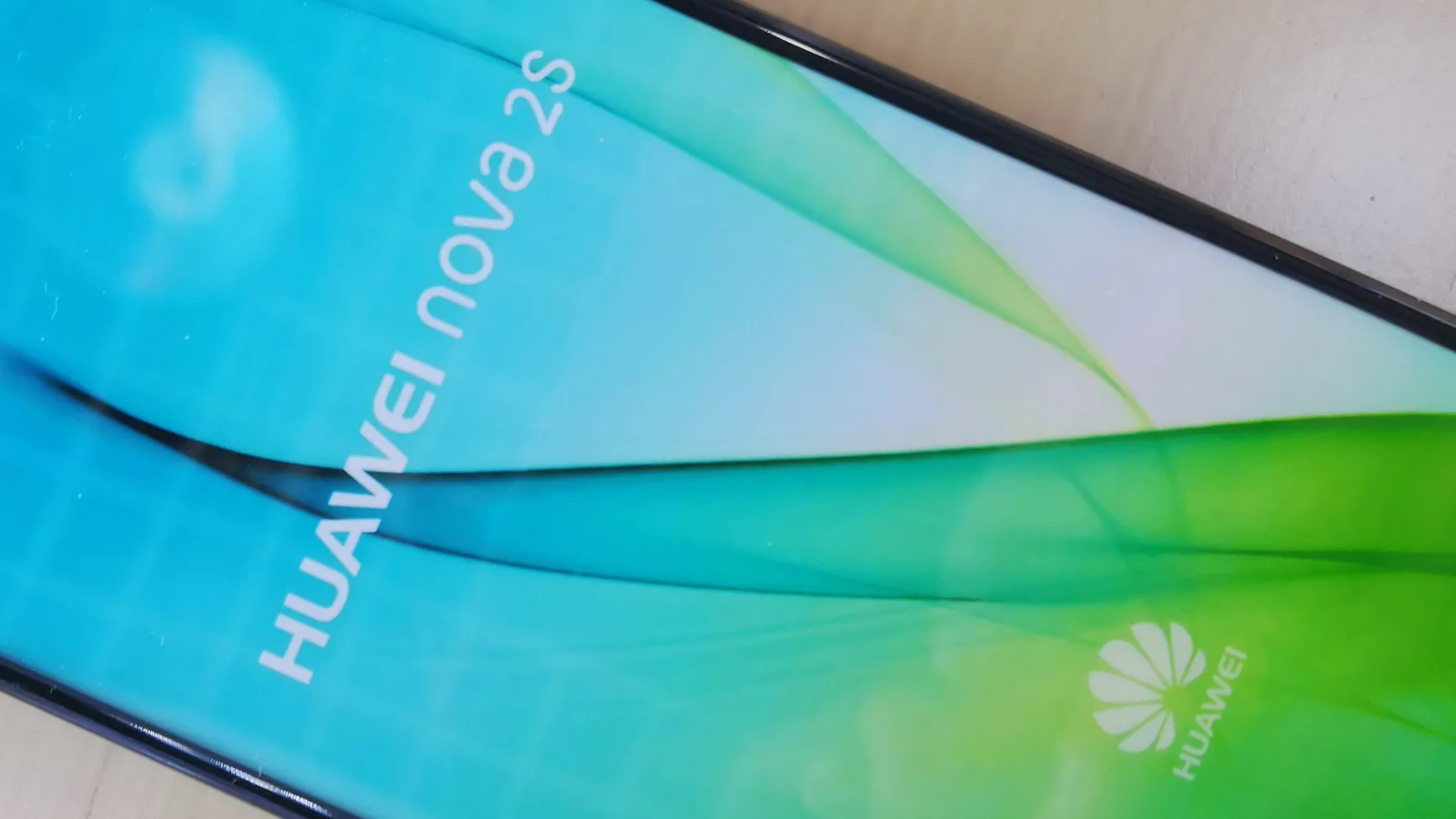 Huawei Nova 2S îşi face apariţia într-o serie de fotografii şi specificaţii; Este un fel de Honor V10 Lite cu cameră duală selfie