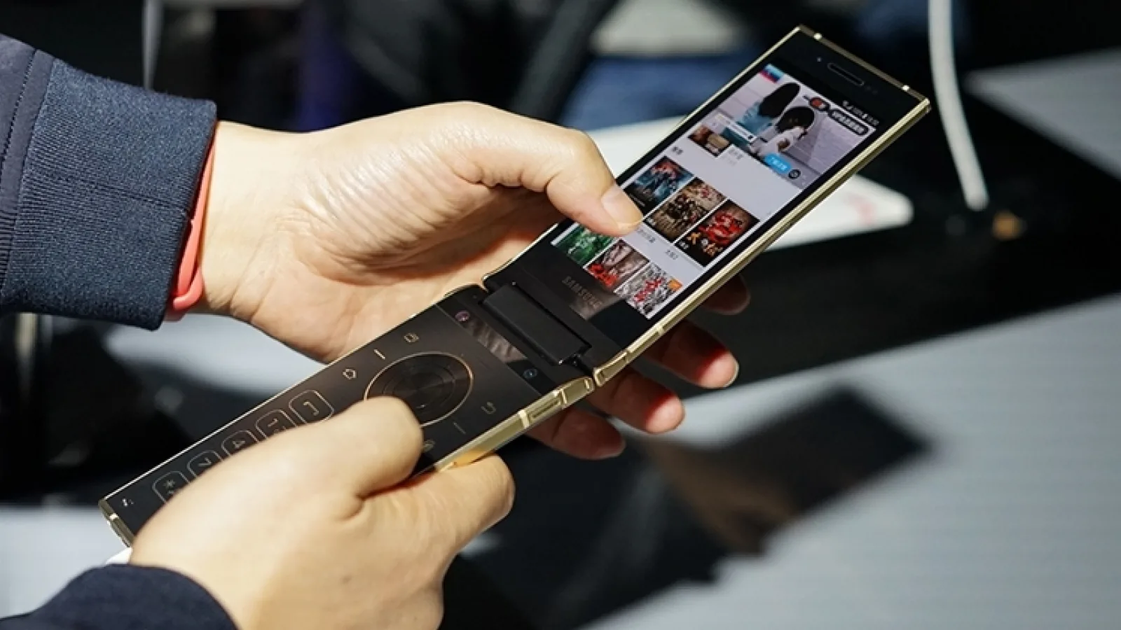 Samsung W2018 aduce o cameră foto de 12 mpx cu diafragmă f/1.5! Debutează oficial cu dotări de flagship