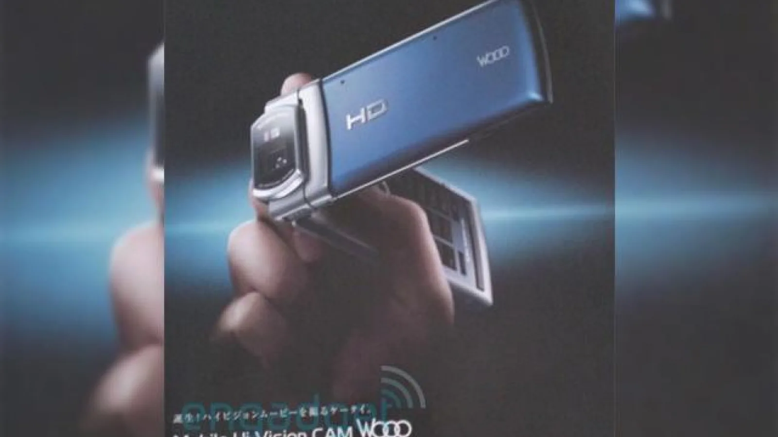 Telefonul Hitatchi Mobile Hi-Vision Cam Woo suporta inregistrare video 720p