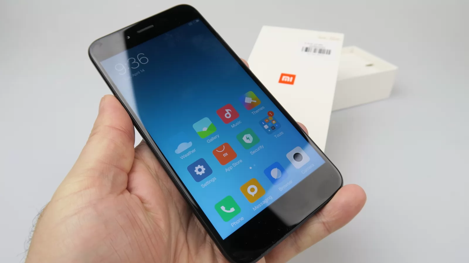 Xiaomi Mi 5X Unboxing: Geamănul lui Xiaomi Mi A1 e aici, cu o mare doză de MIUI (Video)