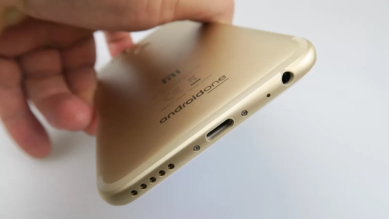 Xiaomi Mi A1: Baterie foarte bună la utilizare continuă, bună şi la video