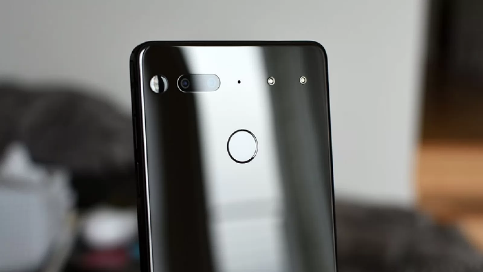 Essential Phone a câştigat teren în ultimele luni: 50.000 de unităţi au ajuns la clienţi conform unui indiciu