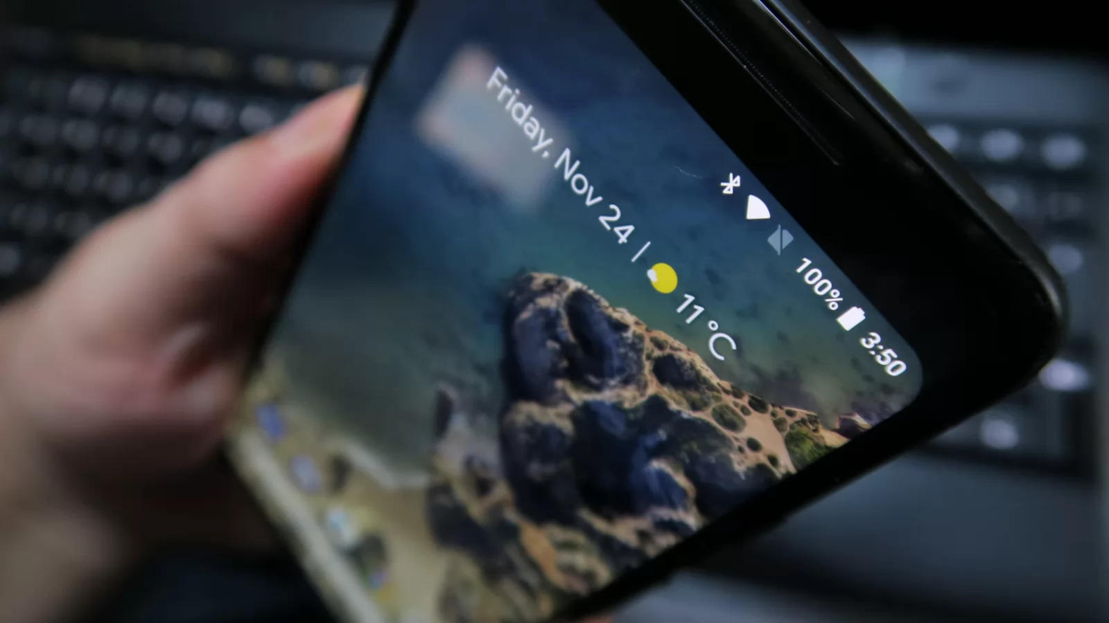 Google Pixel 2 XL: Conectivitate - viteze excelente, anulare perfectă a zgomotului de fond