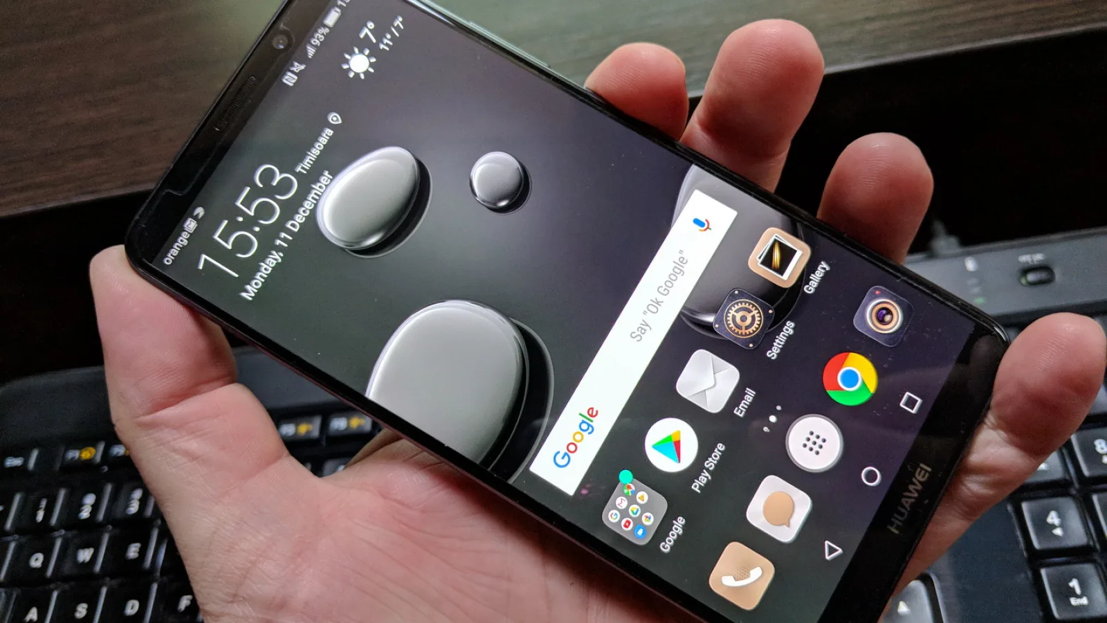 Huawei Mate 10 Pro: Display FullView viu la culori, faultat de LUX