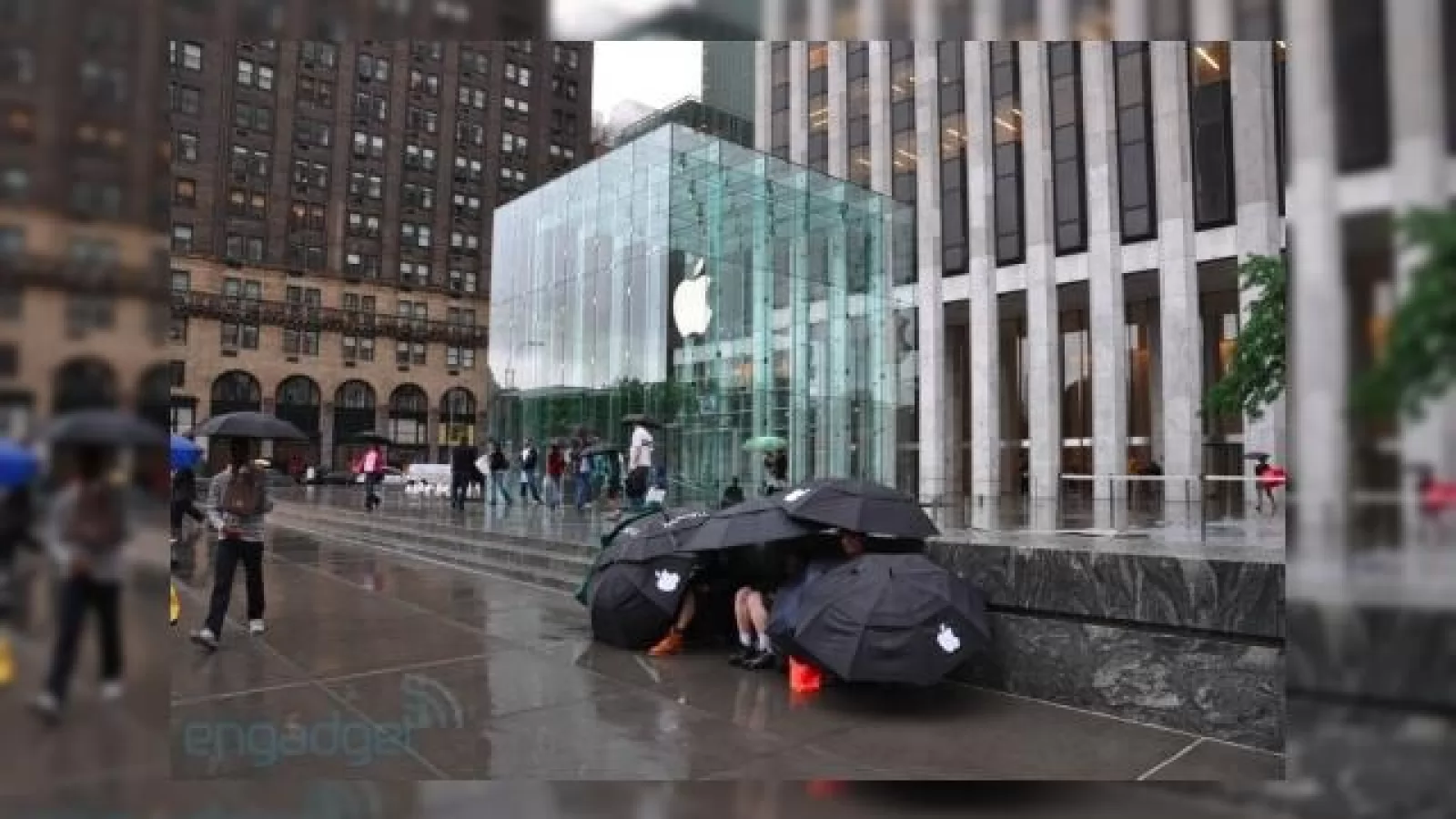 iPhone 3GS se lanseaza astazi peste ocean, coada aferenta e la posturi
