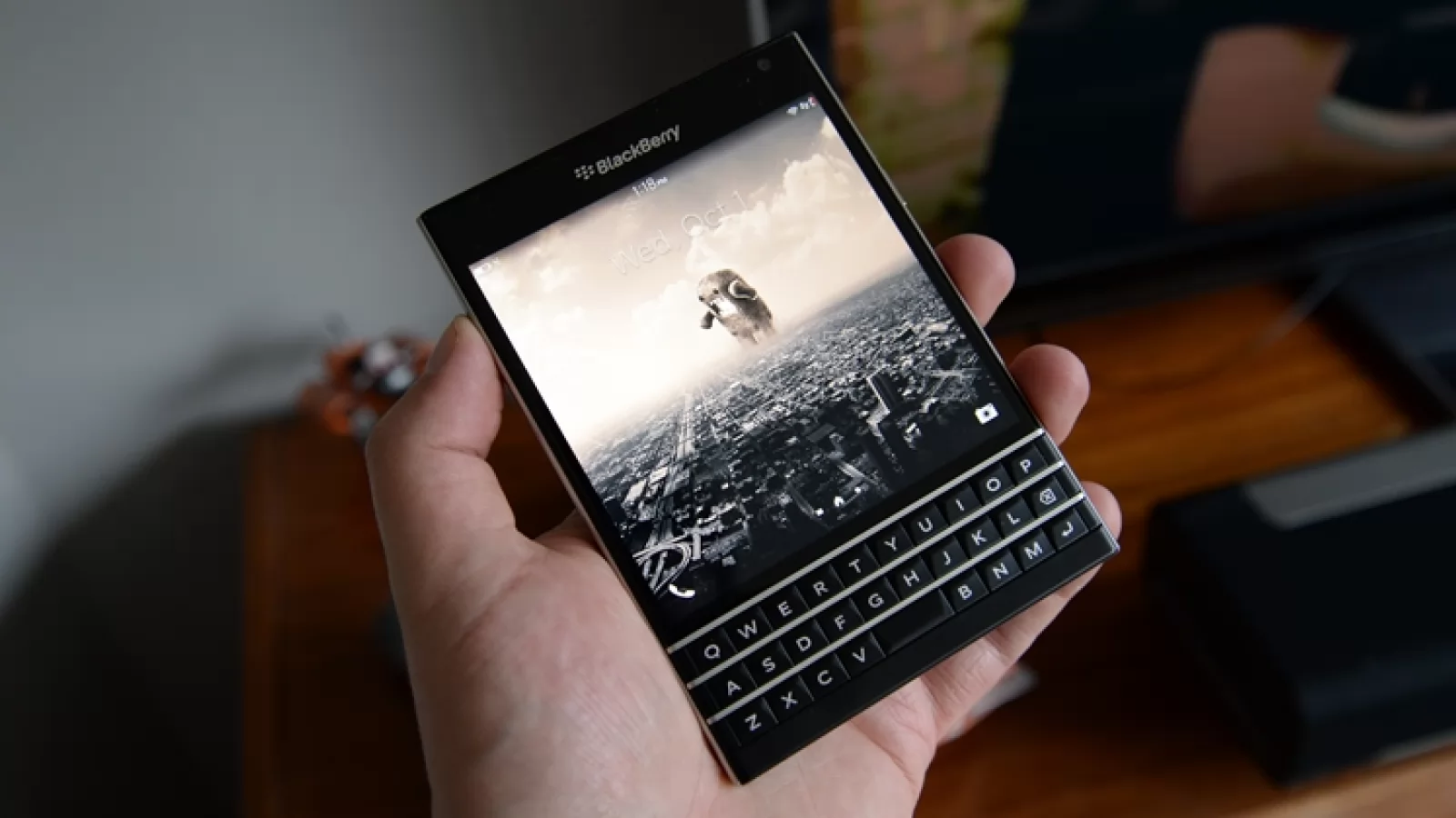 Turul Magazinelor #356: BlackBerry Passport la super preţ, robot de bucătărie la reducere, plus cuţite din zirconiu-ceramică şi boxe de gaming