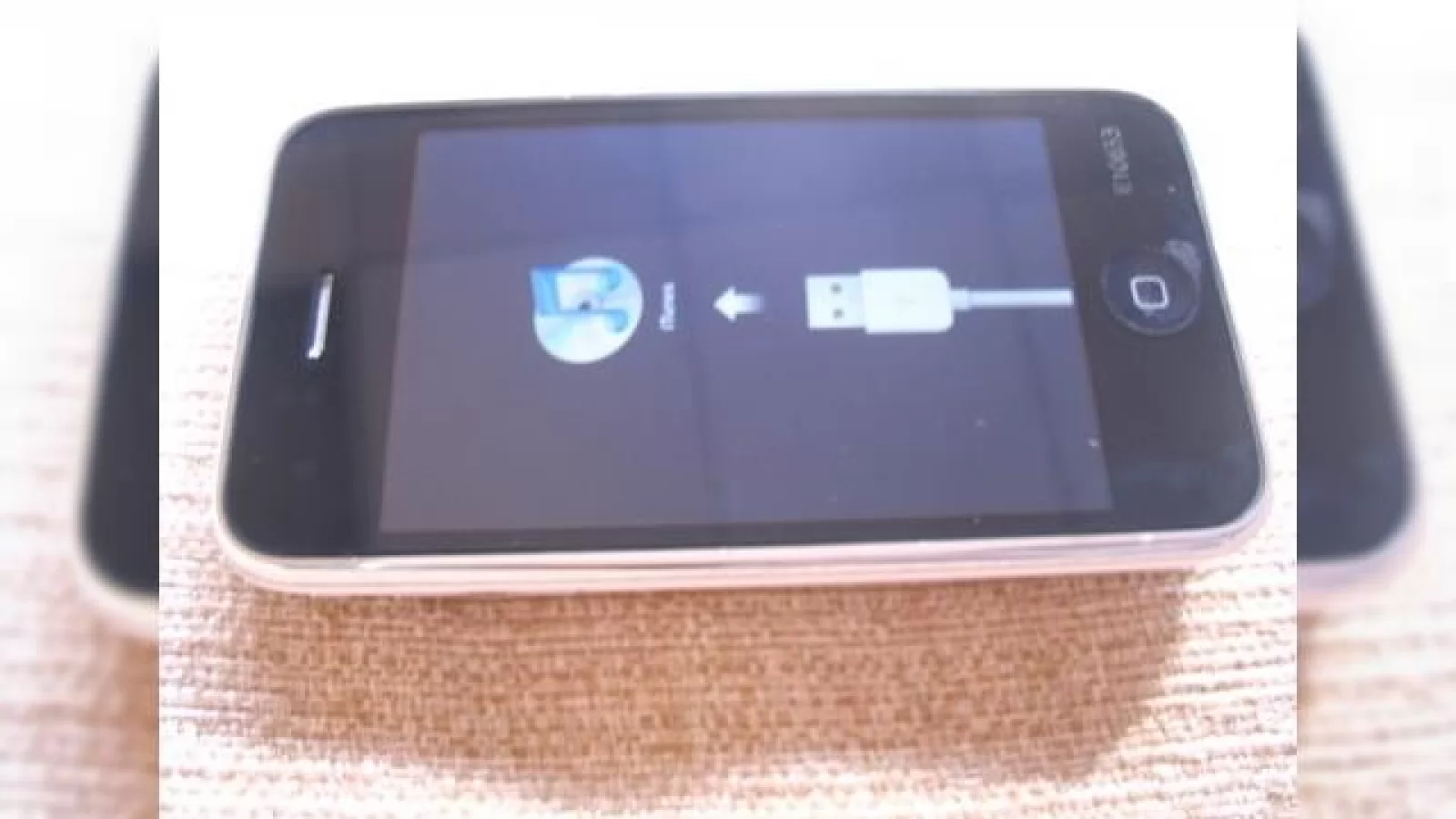 Un iPhone 3GS prototip se vinde pe eBay; descoperit la aeroport