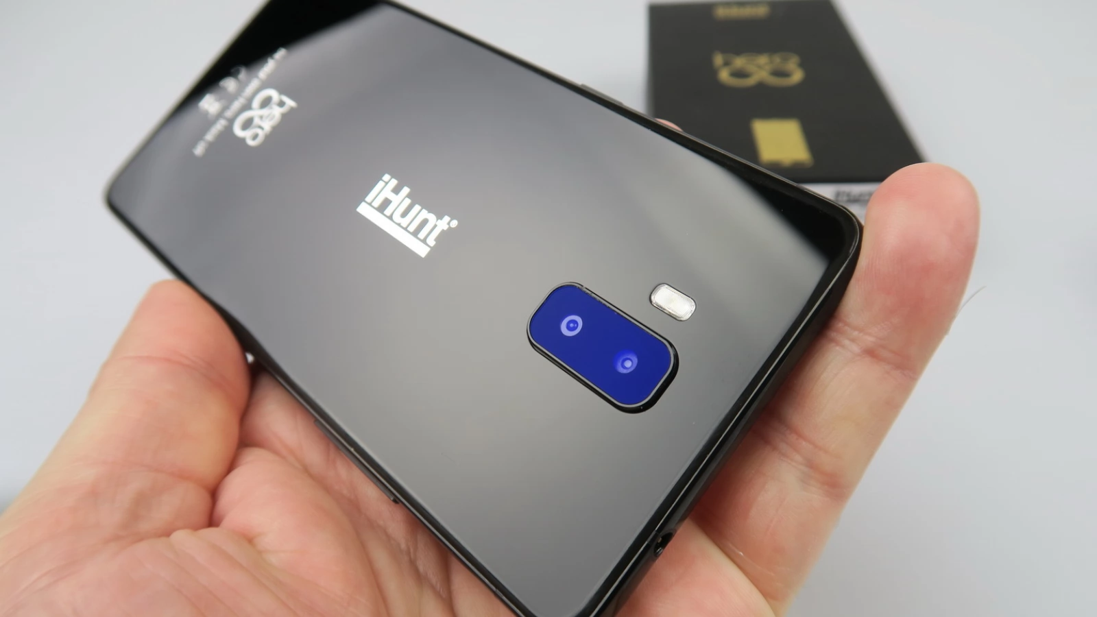 Concurs iHunt Hero: iată regulile concursului care vă aduce un telefon cu ecran edge-to-edge și cameră duală