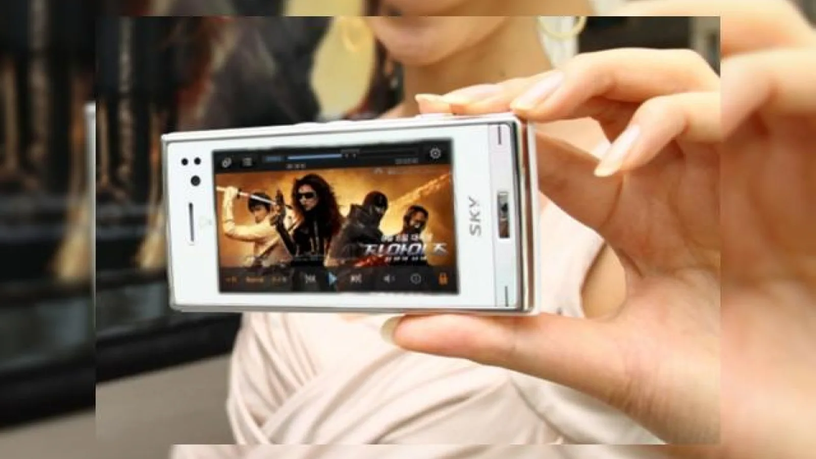Pantech anunta noul telefon Sky IM-R470S, cu interfata 3D