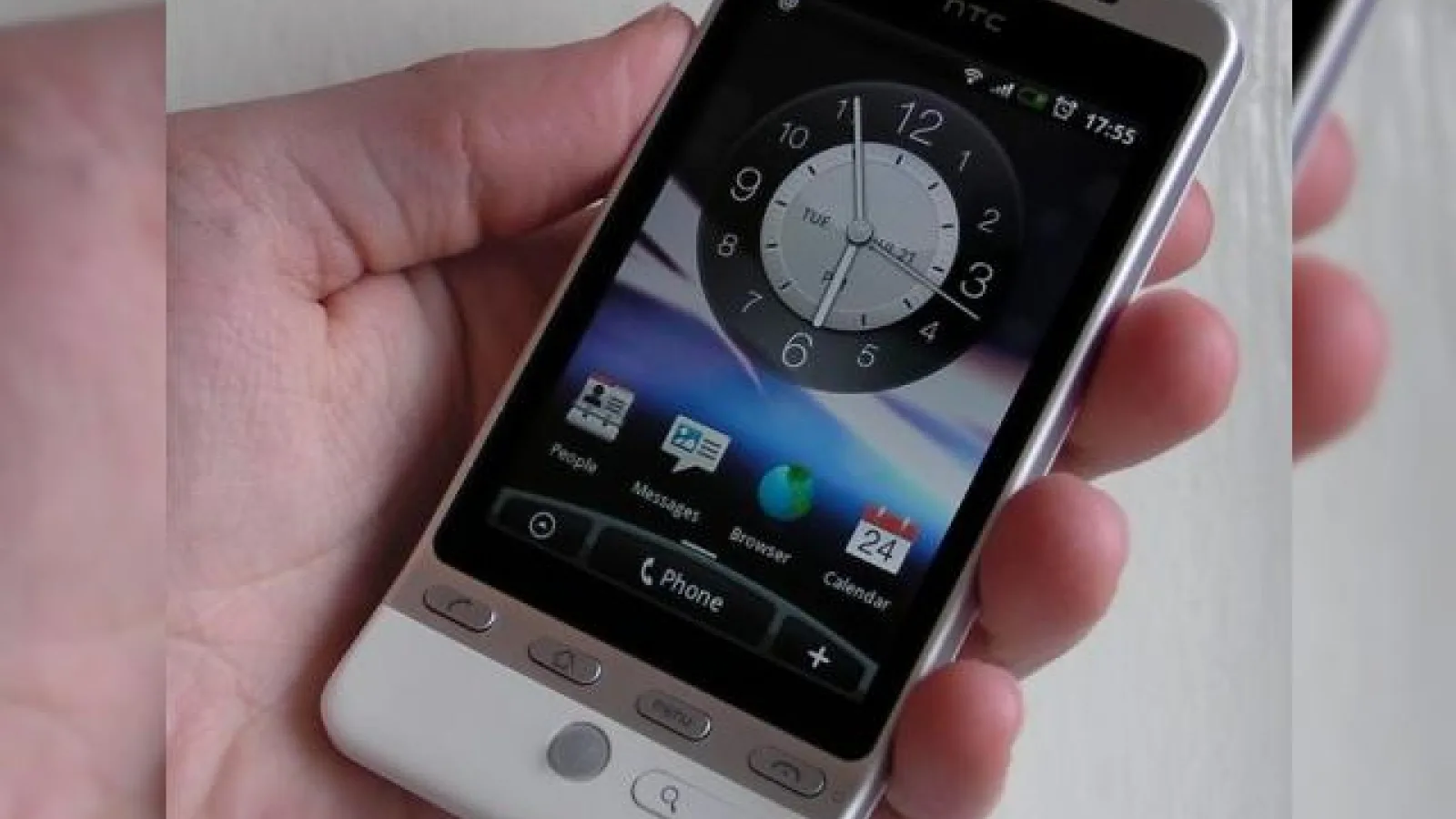 HTC Hero, analizat intr-o recenzie marca Slashgear (Video)