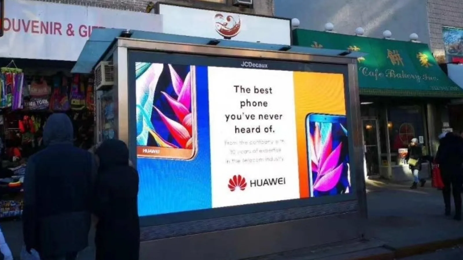 Huawei Mate 10 Pro se va lansa în SUA; apare în materiale promo alături de motto-ul "Cel mai bun smartphone de care nu ai auzit"