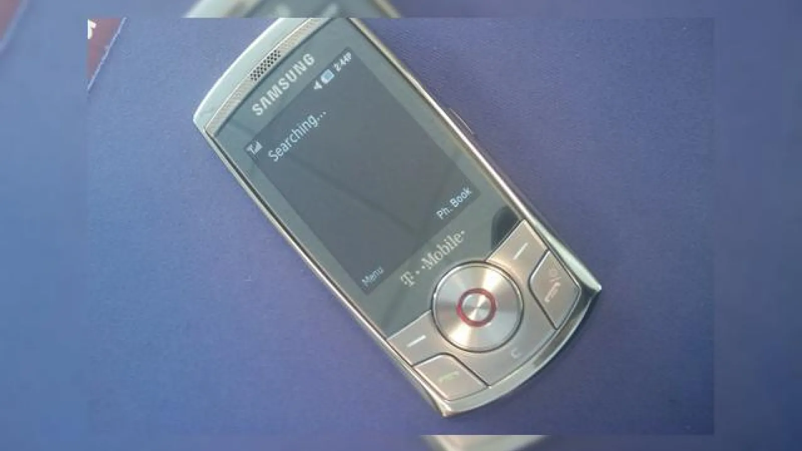 Samsung T659 Scarlet, surprins in imagini