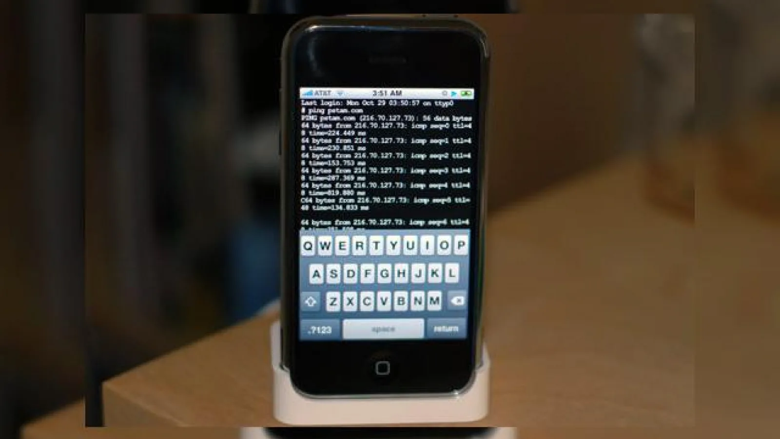 Apple ii critica pe cei care trec iPhone-ul prin procesul de "jailbreak"