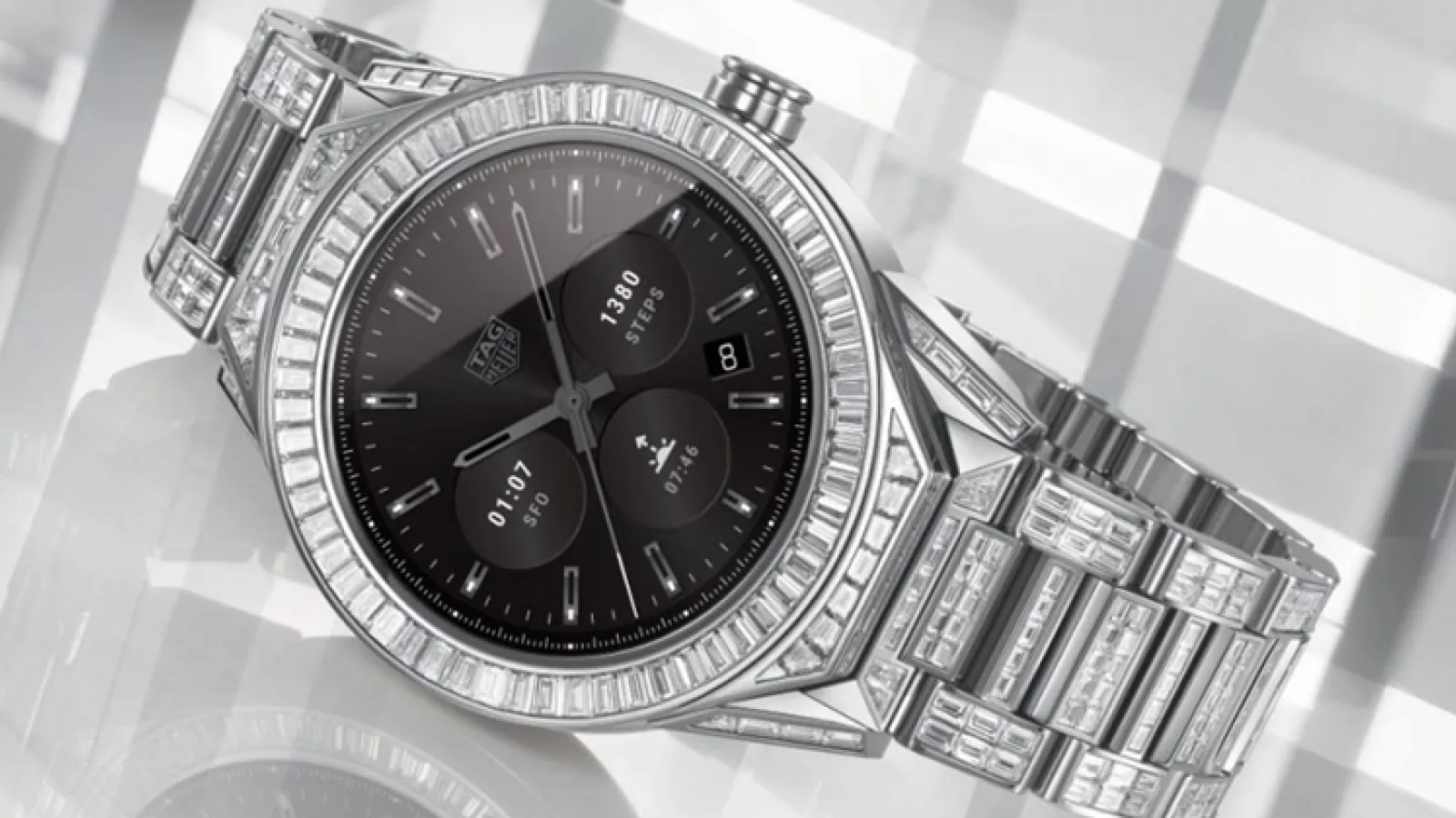 TAG Heuer Connected Modular 45 Full Diamond este un ceas inteligent de lux, cu diamante şi preţ de supermaşină