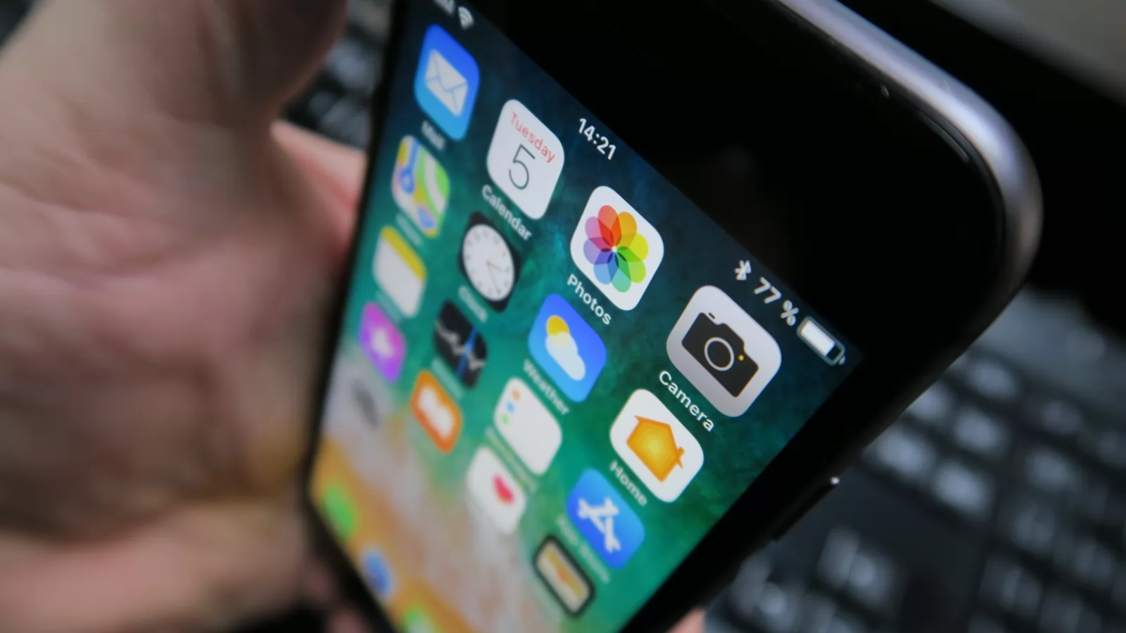 Apple iPhone 8: Hardware de "Croitorașul cel viteaz"