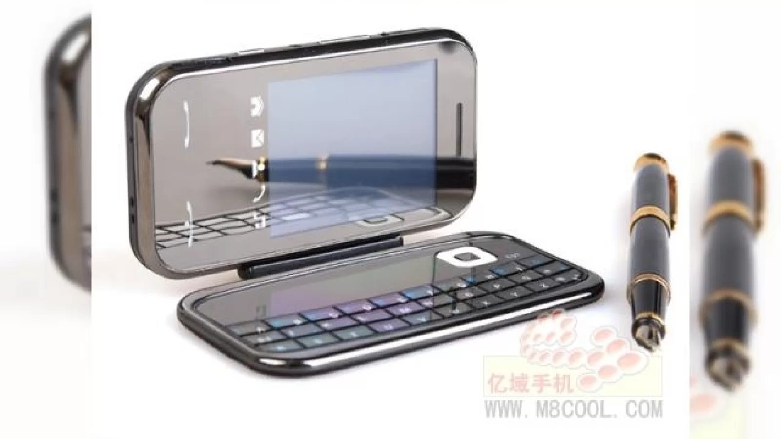 Nokla E97, un telefon clona, cu o impresionanta tastatura QWERTY detasabila