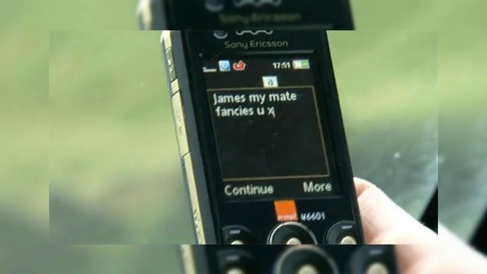 SMS-urile scrise la volan ucid din nou (Video)