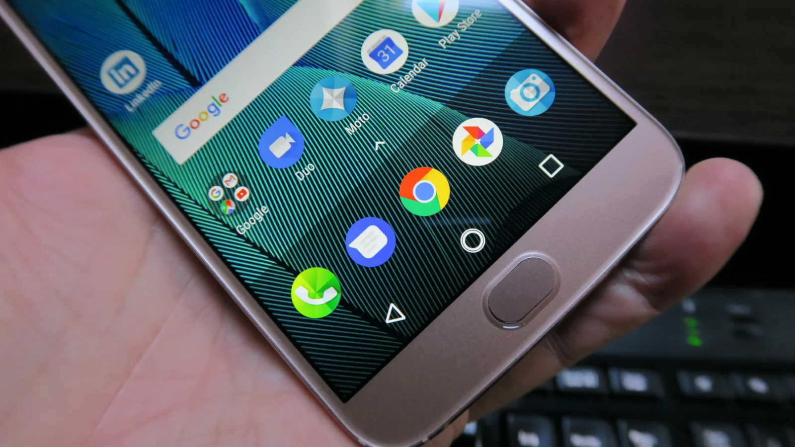 Motorola Moto G5S Plus: Display luminos pentru un telefon midrange, chiar şi high-midrange
