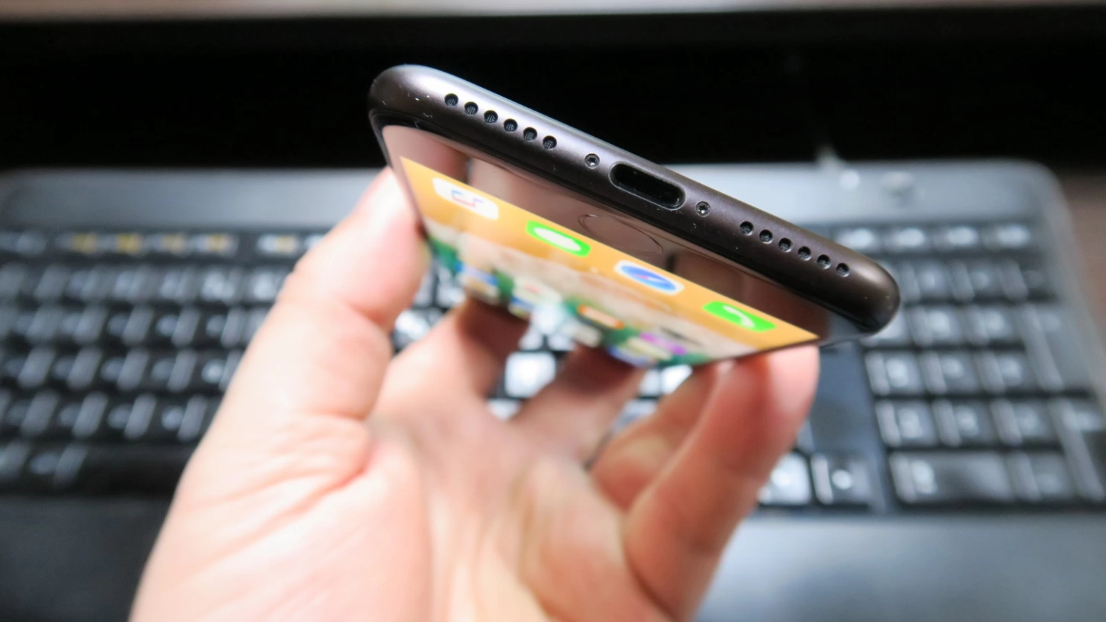 Apple iPhone 8: Multimedia - Difuzoarele stereo îşi fac treaba bine, dar nu bat predecesorii